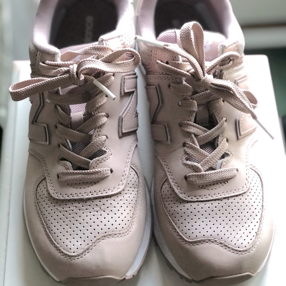 New Balance Vintage Style Sneakers - Picture 2 of 6